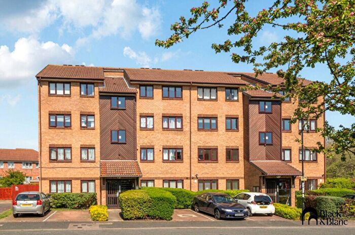 2 Bedroom Apartment For Sale In Hardcastle Close, Croydon, CR0