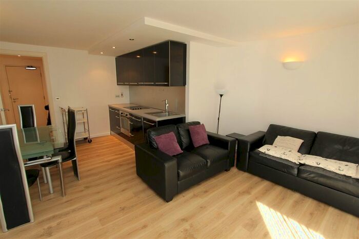 2 Bedroom Flat To Rent In West Point, Wellington Street, LS1