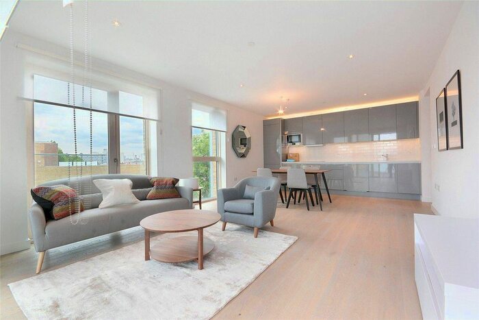 2 Bedroom Flat To Rent In Rodney Road, Elephant And Castle, London, SE17