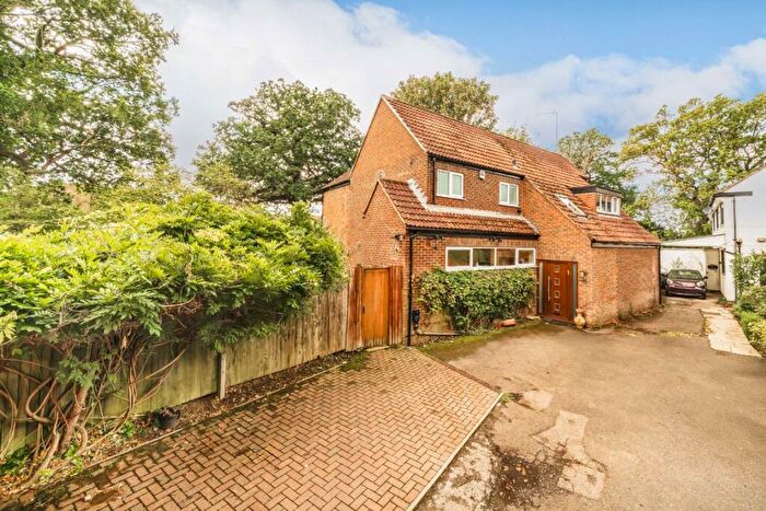 5 Bedroom Detached House For Sale In Hendon Avenue, Finchley, N3