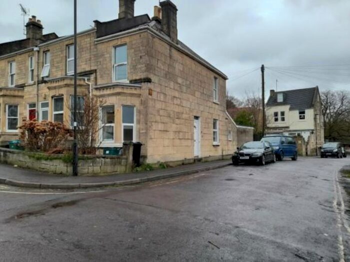 2 Bedroom Property To Rent In Coronation Road, Bath, BA1