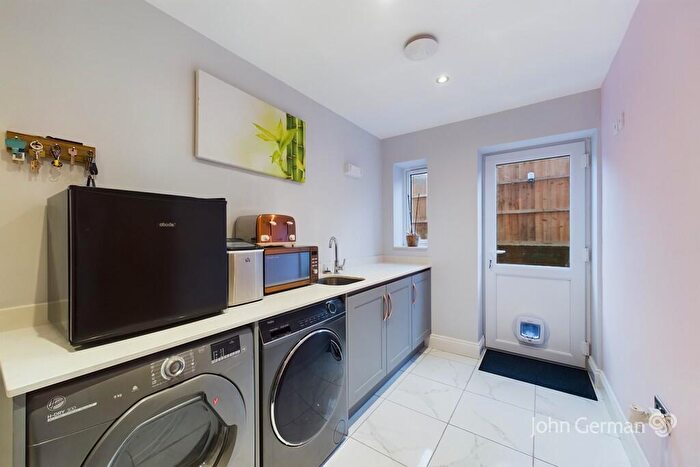 4 Bedroom Detached House For Sale In Cedar View, Draycott-in-the-clay, DE6