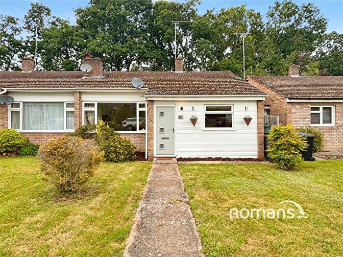 2 Bedroom Bungalow For Sale In Frensham Close, Yateley, Hampshire, GU46