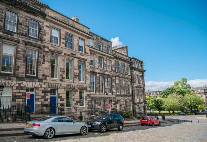 3 Bedroom Flat To Rent In Glenfinlas Street, City Centre, EH3