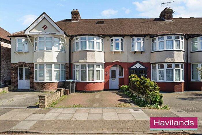 3 Bedroom Terraced House For Sale In Chatsworth Drive, Enfield, EN1