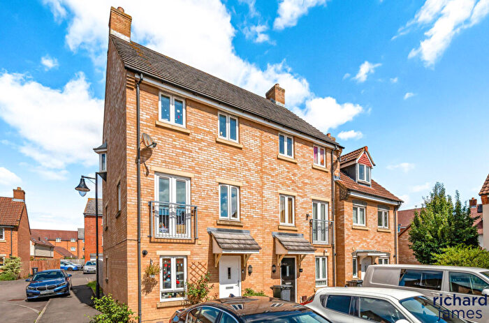 3 Bedroom End Of Terrace House For Sale In Piernik Close, Haydon End, Swindon, SN25