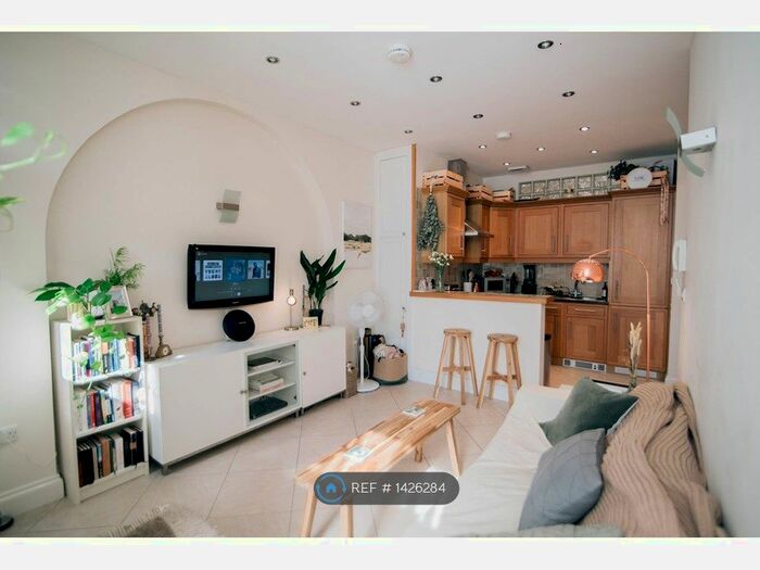 1 Bedroom Flat To Rent In St Lawrence Terrace, London, W10