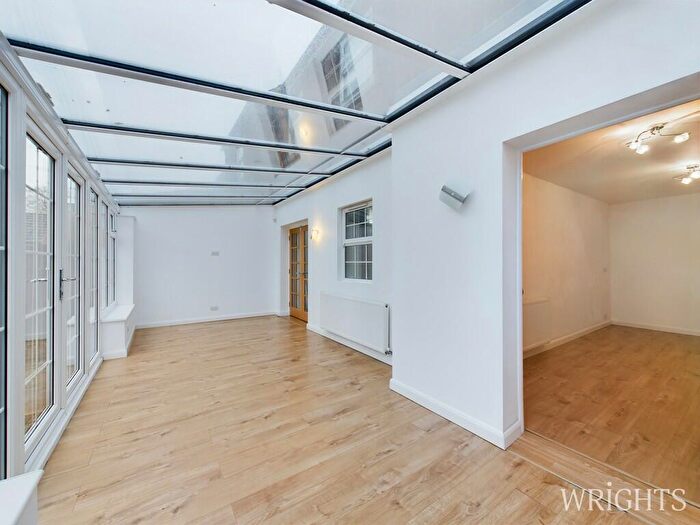 4 Bedroom Semi-Detached House To Rent In Langstone Ley, AL7