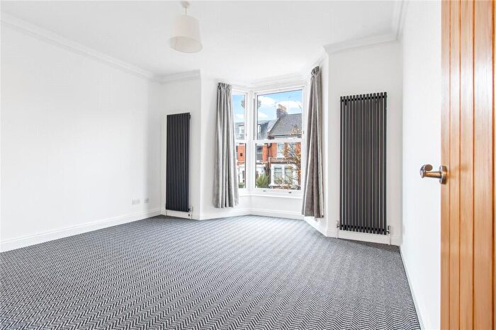 2 Bedroom Apartment To Rent In Ferme Park Road, London, N8