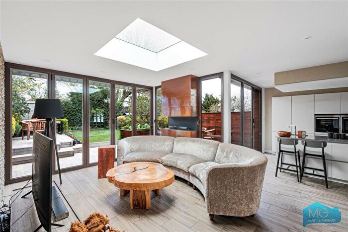 4 Bedroom Semi Detached House For Sale In Lawrence Avenue, Mill Hill, London, NW7