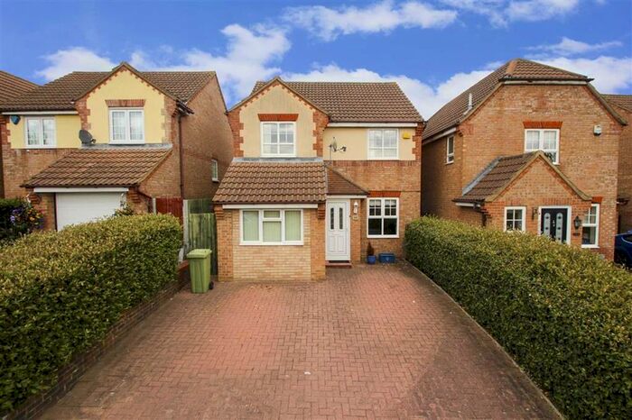4 Bedroom Detached House To Rent In Kirkstall Place, Oldbrook, Milton Keynes, MK6