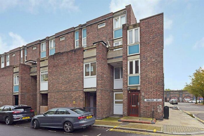 3 Bedroom Maisonette To Rent In Walter Street, London, E2