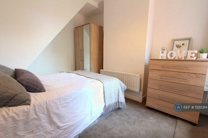 6 Bedroom Terraced House To Rent In Swainstone Road, Reading, RG2