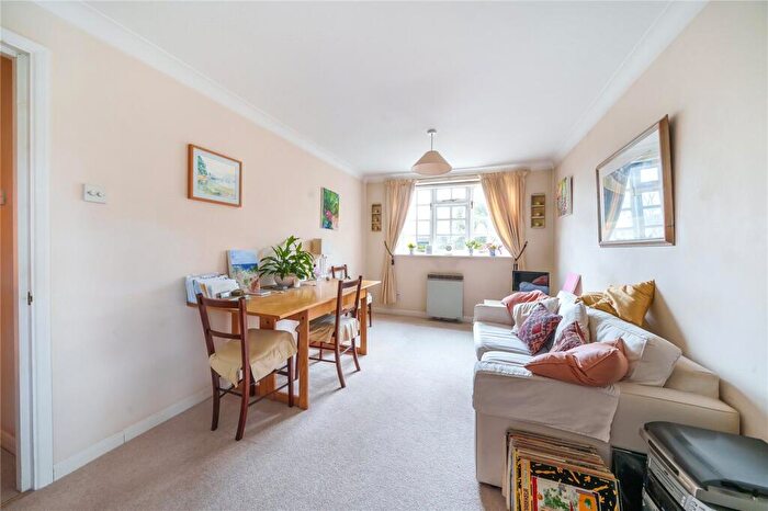 1 Bedroom Flat For Sale In Hanson Close, Beckenham, Kent, BR3