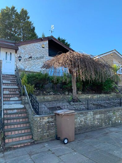 2 Bedroom Detached Bungalow To Rent In Devon Road, Luton, Bedfordshire, LU2