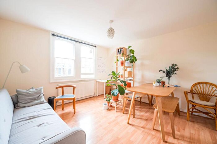 1 Bedroom Flat To Rent In Rawstorne Street, Angel, London, EC1V