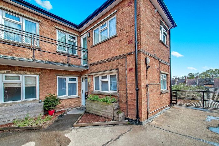 1 Bedroom Flat For Sale In Market Street, Watford, WD18