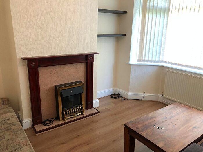 4 Bedroom Semi Detached House To Rent In Birmingham New Road, Wolverhampton, WV4