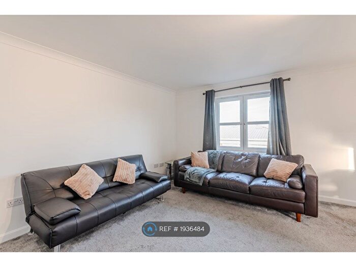 2 Bedroom Flat To Rent In Bughtlin Market, Edinburgh, EH12