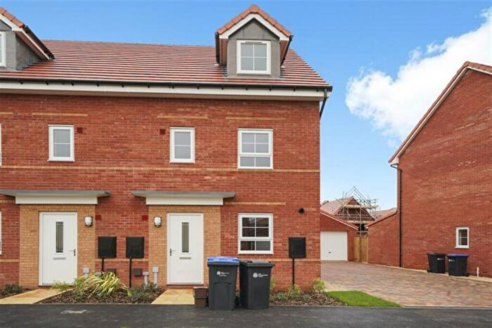 4 Bedroom Semi-Detached House To Rent In Bedroom Semi Detached House In Lilac Way, Overstone, NN6