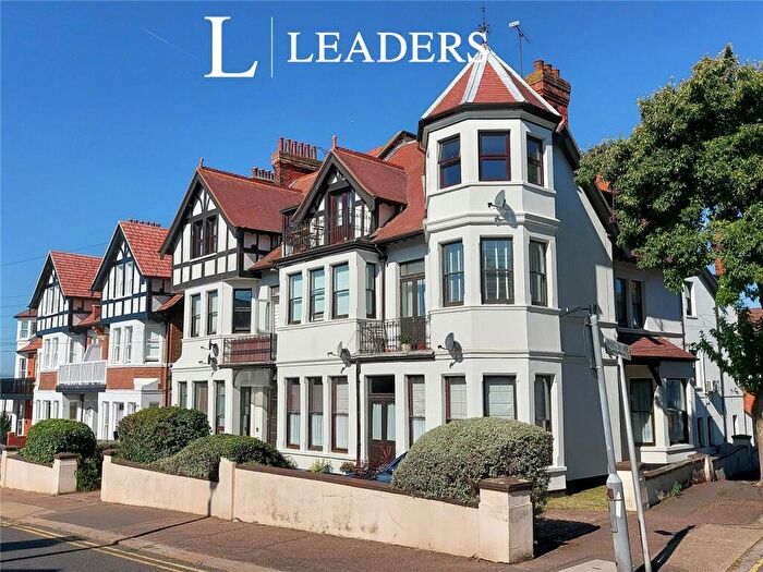 2 Bedroom Flat To Rent In Winton Hall, Westcliff Avenue, SS0