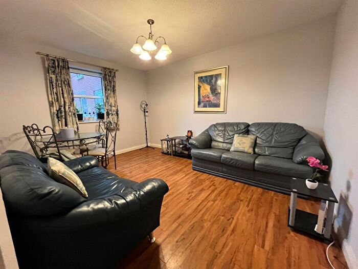 1 Bedroom Flat To Rent In Melrose Apartments, Hathersage Road, Victoria Park, M13