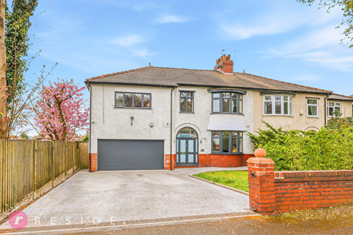 5 Bedroom Semi-Detached House For Sale In York Avenue, Bamford, Rochdale, OL11