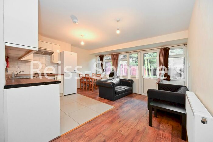 4 Bedroom Maisonette To Rent In Lorrimore Road, Kennington, Southwark, London, SE17