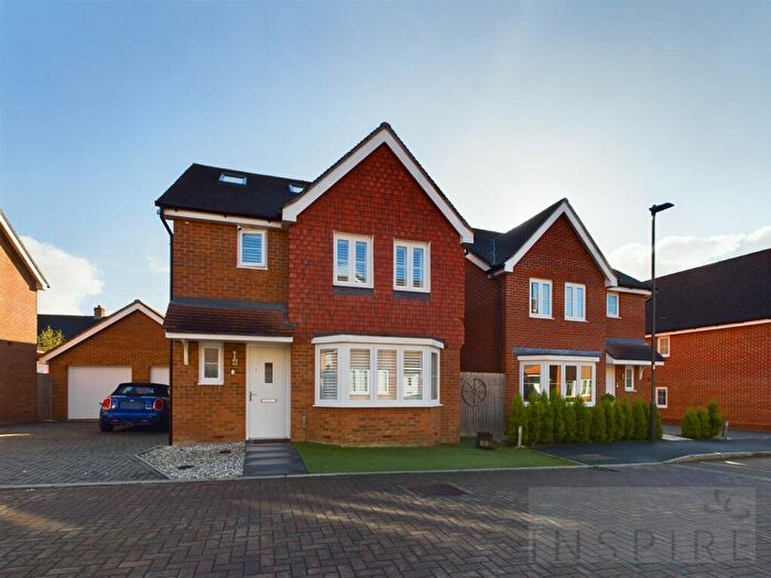 4 Bedroom Detached House For Sale In Charman Gardens, Ifield, RH11