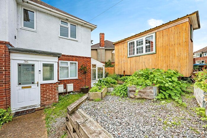 2 Bedroom Maisonette For Sale In Witts Hill, Southampton, Hampshire, SO18