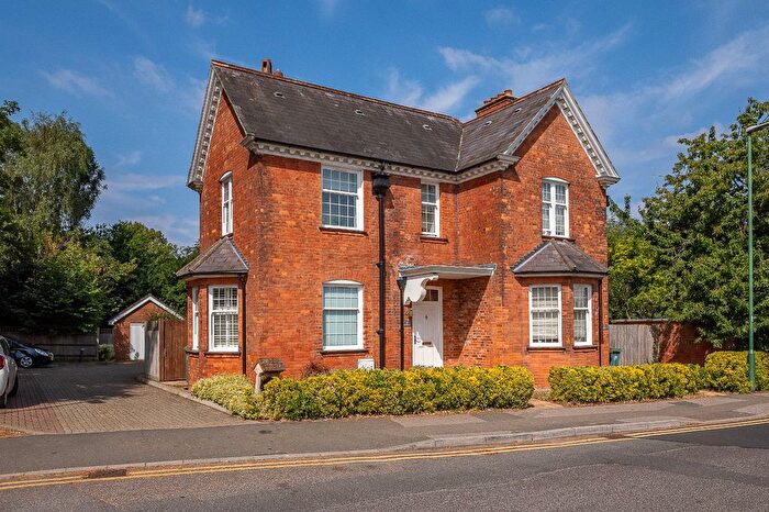 1 Bedroom Semi-Detached House For Sale In Diamond Jubilee Way, Carshalton, SM5