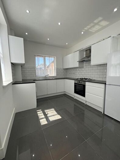 2 Bedroom Property To Rent In Montague Road, Hounslow, TW3
