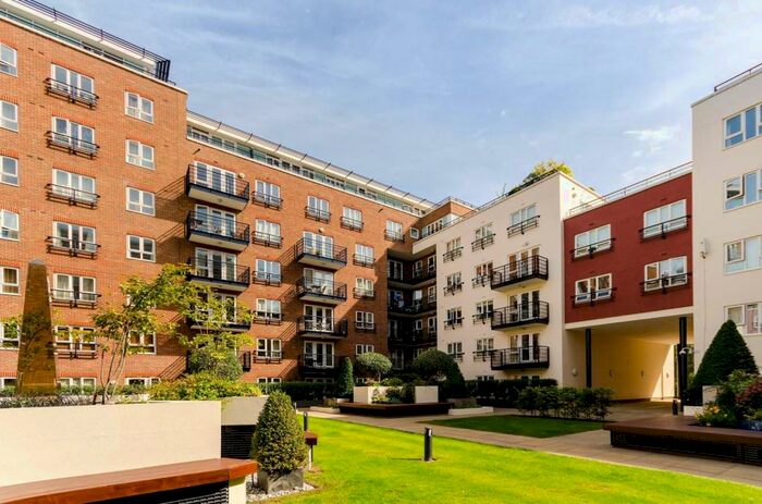 Garage / Parking To Rent In Seven Kings Way, Kingston, KT2