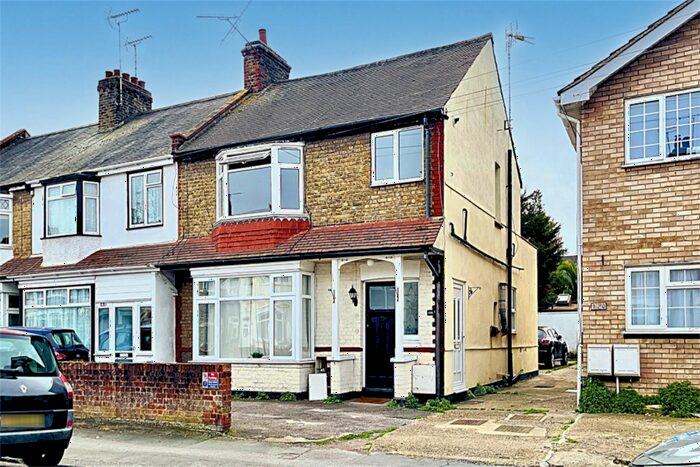 1 Bedroom Flat To Rent In Central Avenue, Southend-on-Sea, SS2
