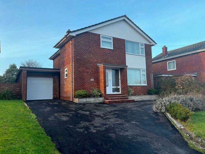 3 Bedroom Detached House To Rent In Warwick Avenue, New Milton, Hampshire., BH25