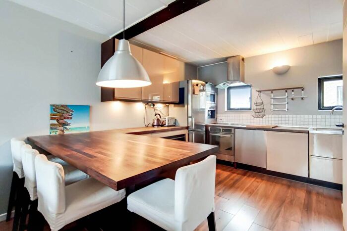 1 Bedroom Flat To Rent In Burrells Wharf Square, Canary Wharf, London, E14