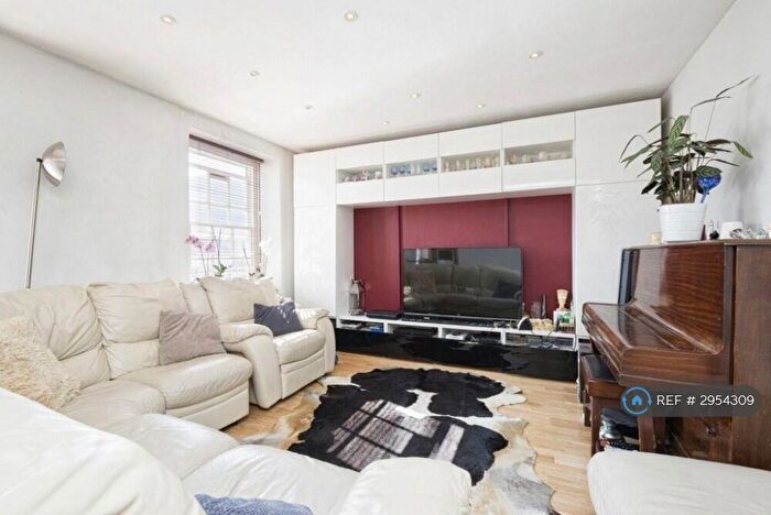 4 Bedroom Flat To Rent In Levita House, London, NW1