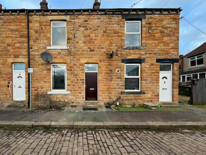 2 Bedroom Property To Rent In Stralau Street, Batley, WF17