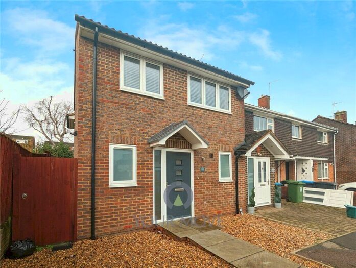 3 Bedroom End Of Terrace House To Rent In Cooks Vennel, Hemel Hempstead, Hertfordshire, HP1
