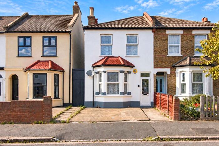 3 Bedroom Semi Detached House For Sale In Livingstone Road, Thornton Heath, CR7