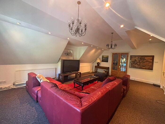2 Bedroom Apartment To Rent In Amesbury Road, B13