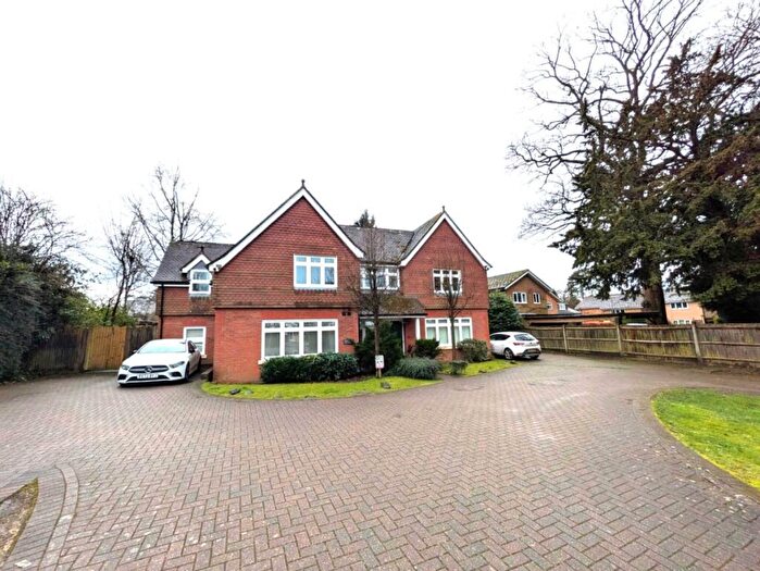 2 Bedroom Apartment To Rent In Croydon Road, Reigate, RH2
