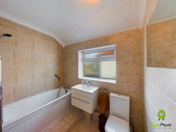 3 Bedroom Semi Detached House For Sale In Exmouth Road, Welling, DA16