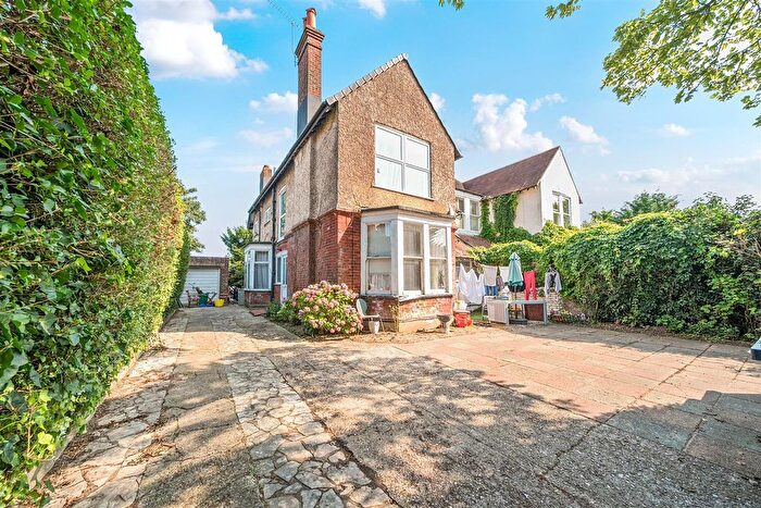 1 Bedroom Flat For Sale In Rugby Road, Worthing, BN11