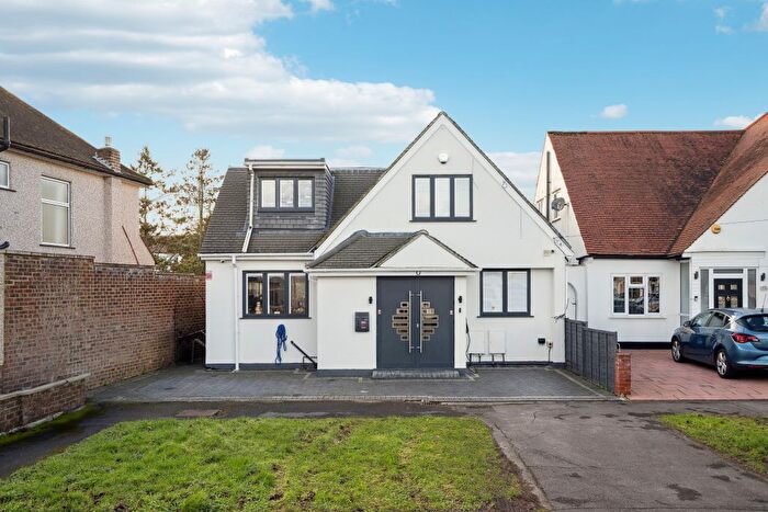 3 Bedroom Detached House For Sale In Central Avenue, Pinner, HA5