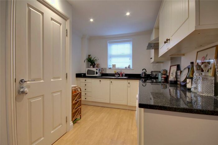 Apartment To Rent In Chertsey, Surrey, KT16