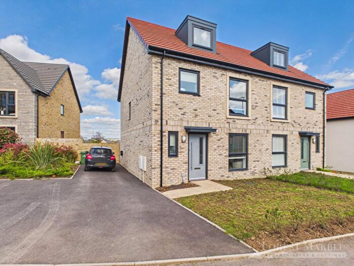 4 Bedroom Semi Detached House For Sale In Oakley Way, Frome, BA11