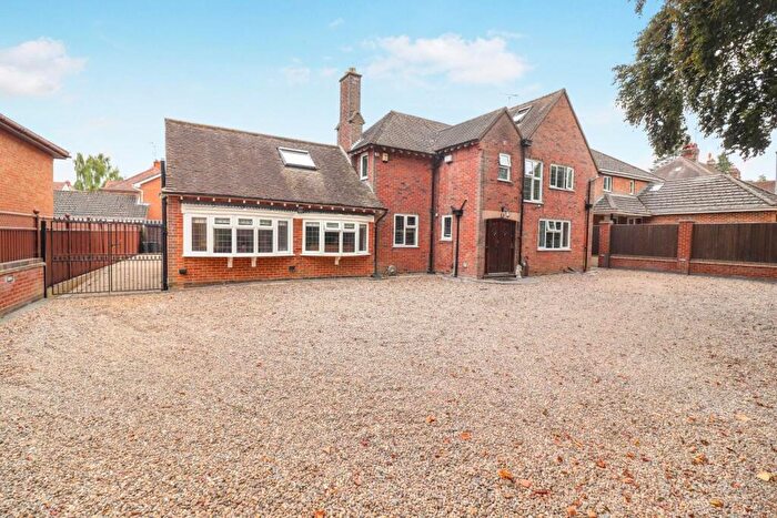 5 Bedroom Detached House For Sale In Wellingborough Road, Rushden, NN10