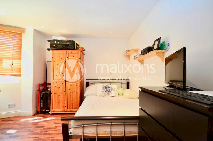 Studio To Rent In Balham High Road, London, SW17