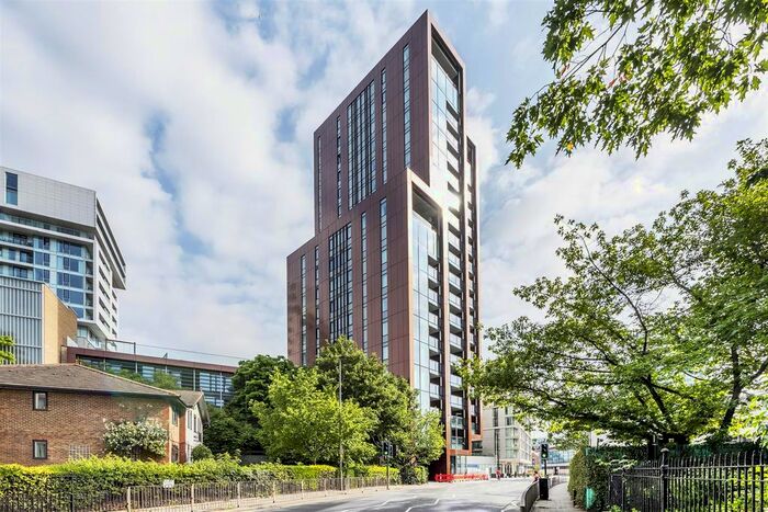 3 Bedroom Flat To Rent In Buckhold Road, London, SW18